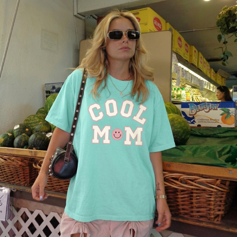 Cool Mom Smiley Face Graphic T-Shirt