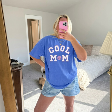 Cool Mom Smiley Face Graphic T-Shirt