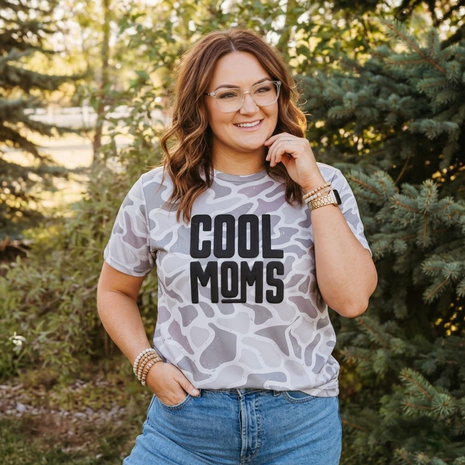 PUFF Vintage Cool Moms T-shirt