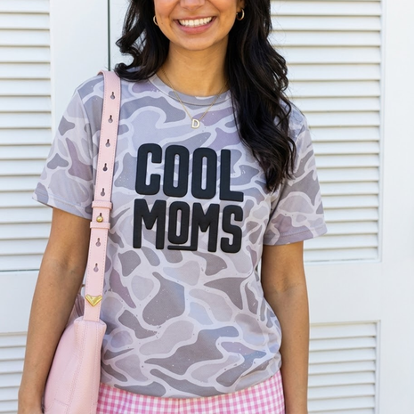 PUFF Vintage Cool Moms T-shirt