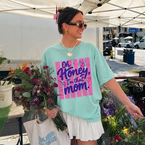 Oh Honey I'm That Mom Graphic T-shirt