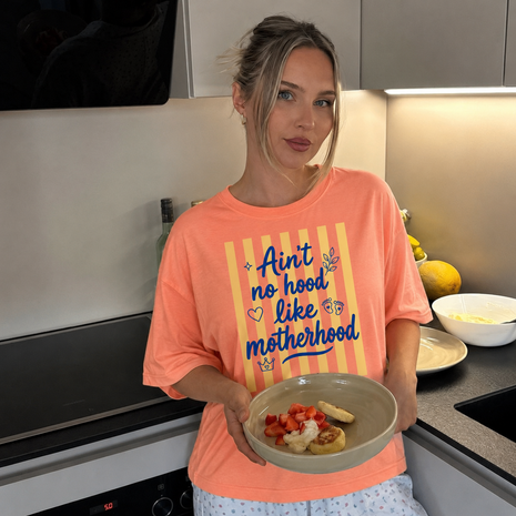 Ain't No Hood Like Motherhood Graphic T-shirt